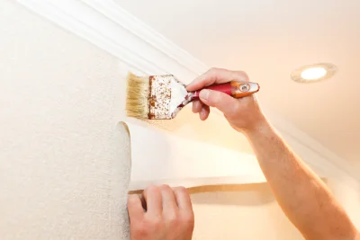 Pose de papier peint à Magnas — revêtements muraux et toiles de verre